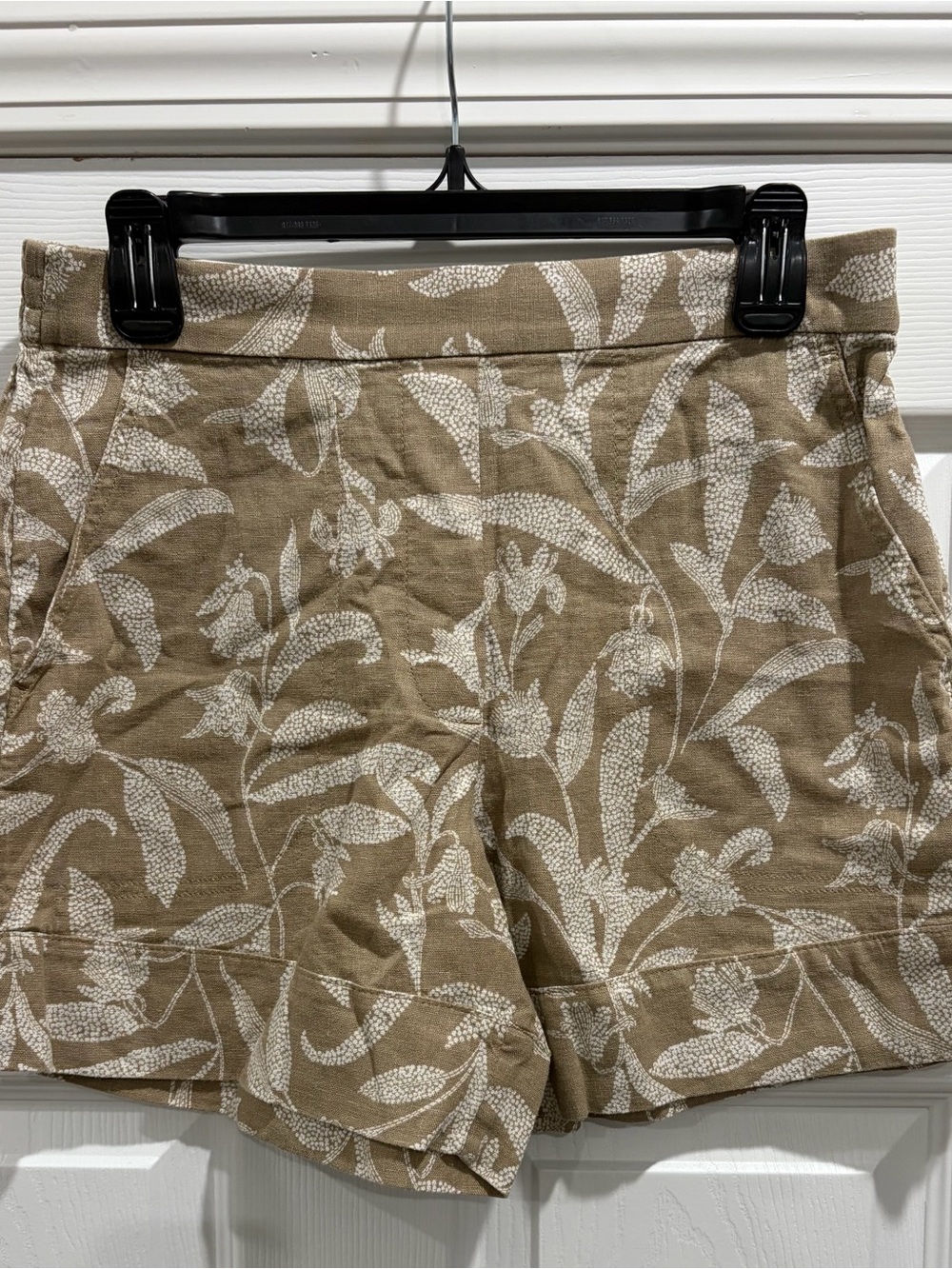 Women's Banana Republic Floral Print Tan Linen-Blend Shorts